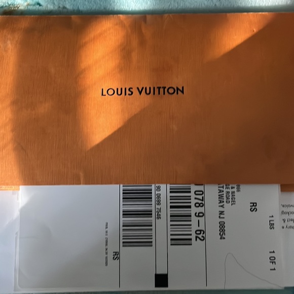 Women LV boot new, size 7. - Picture 5 of 5